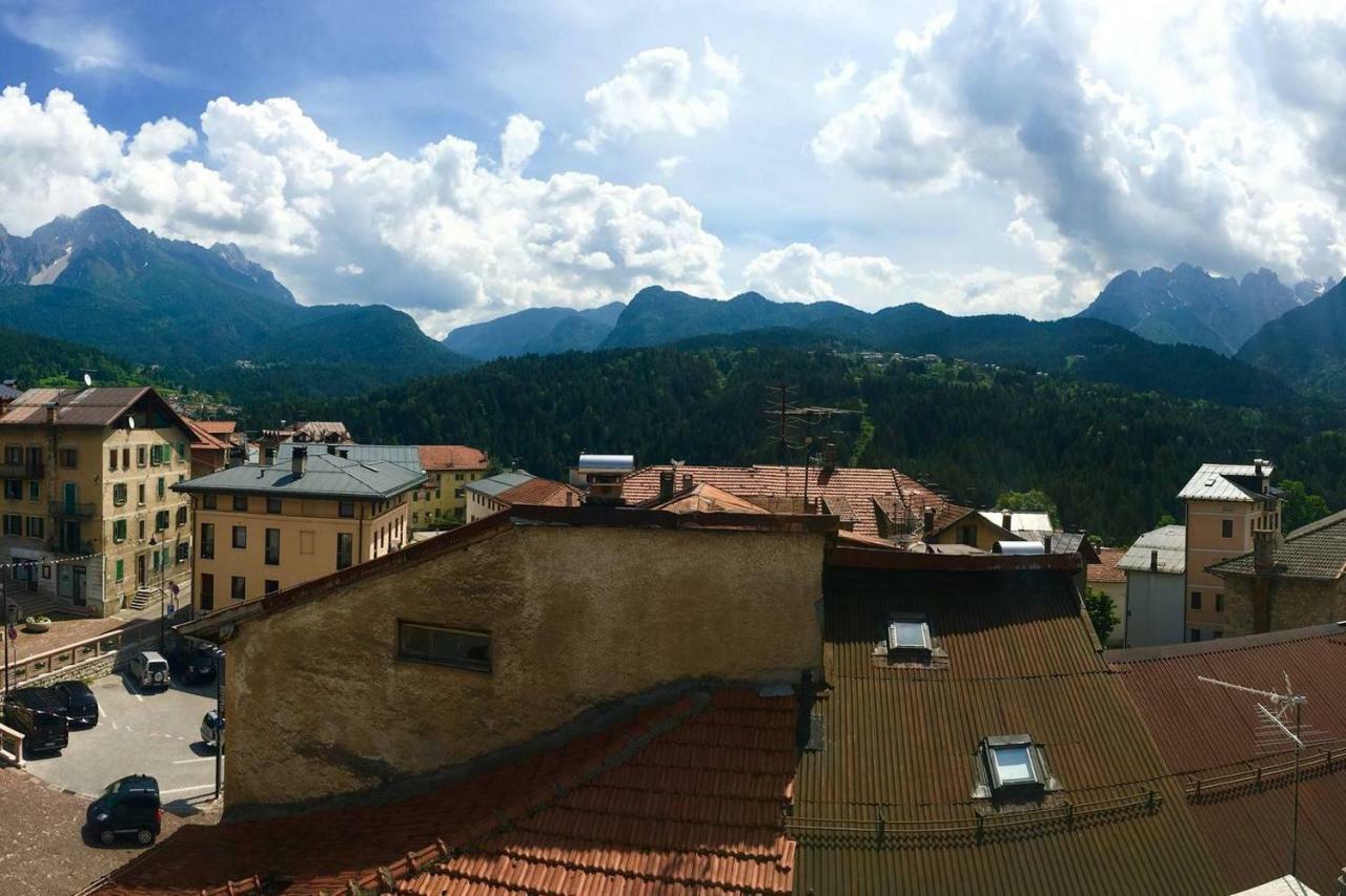 Lozzo Di Cadore - Dolomiti - Piazza IV Novembre Lozzo Cadore المظهر الخارجي الصورة