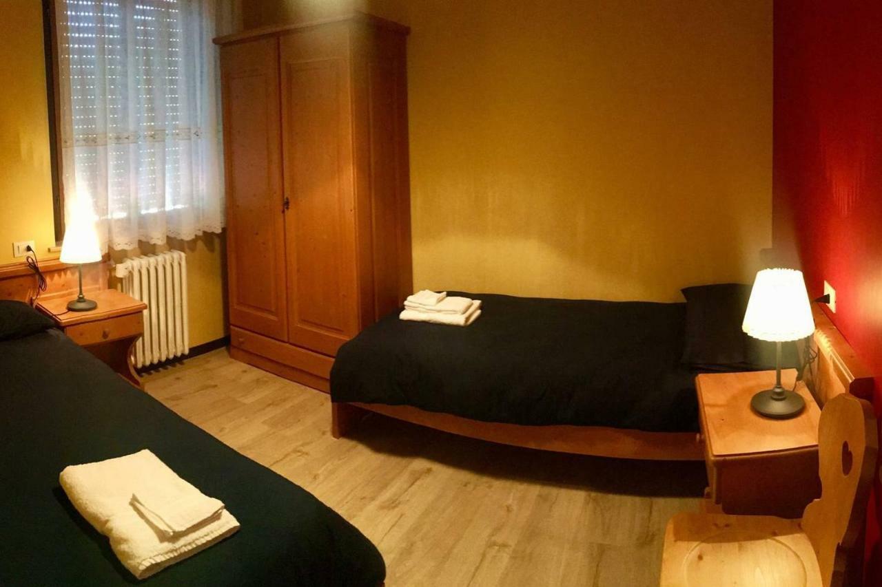 Lozzo Di Cadore - Dolomiti - Piazza IV Novembre Lozzo Cadore المظهر الخارجي الصورة