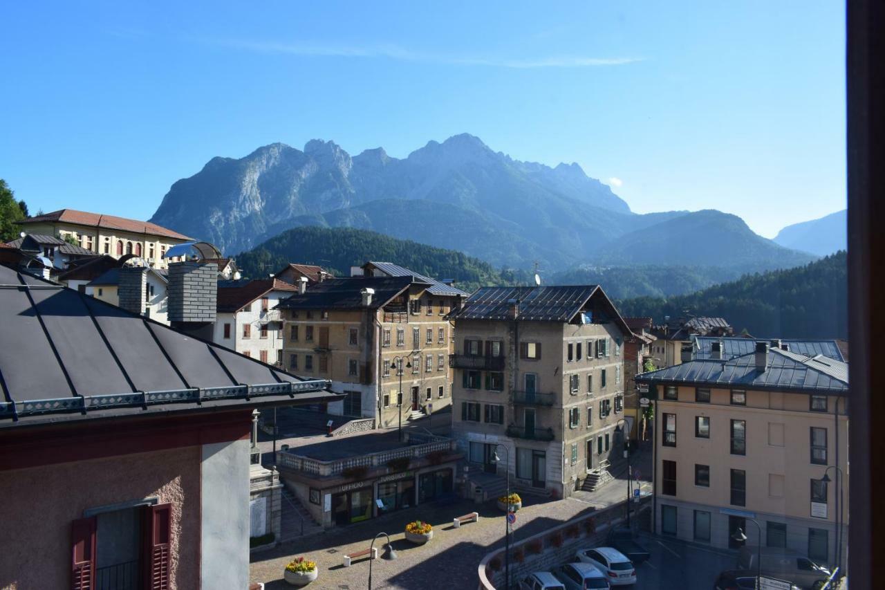 Lozzo Di Cadore - Dolomiti - Piazza IV Novembre Lozzo Cadore المظهر الخارجي الصورة