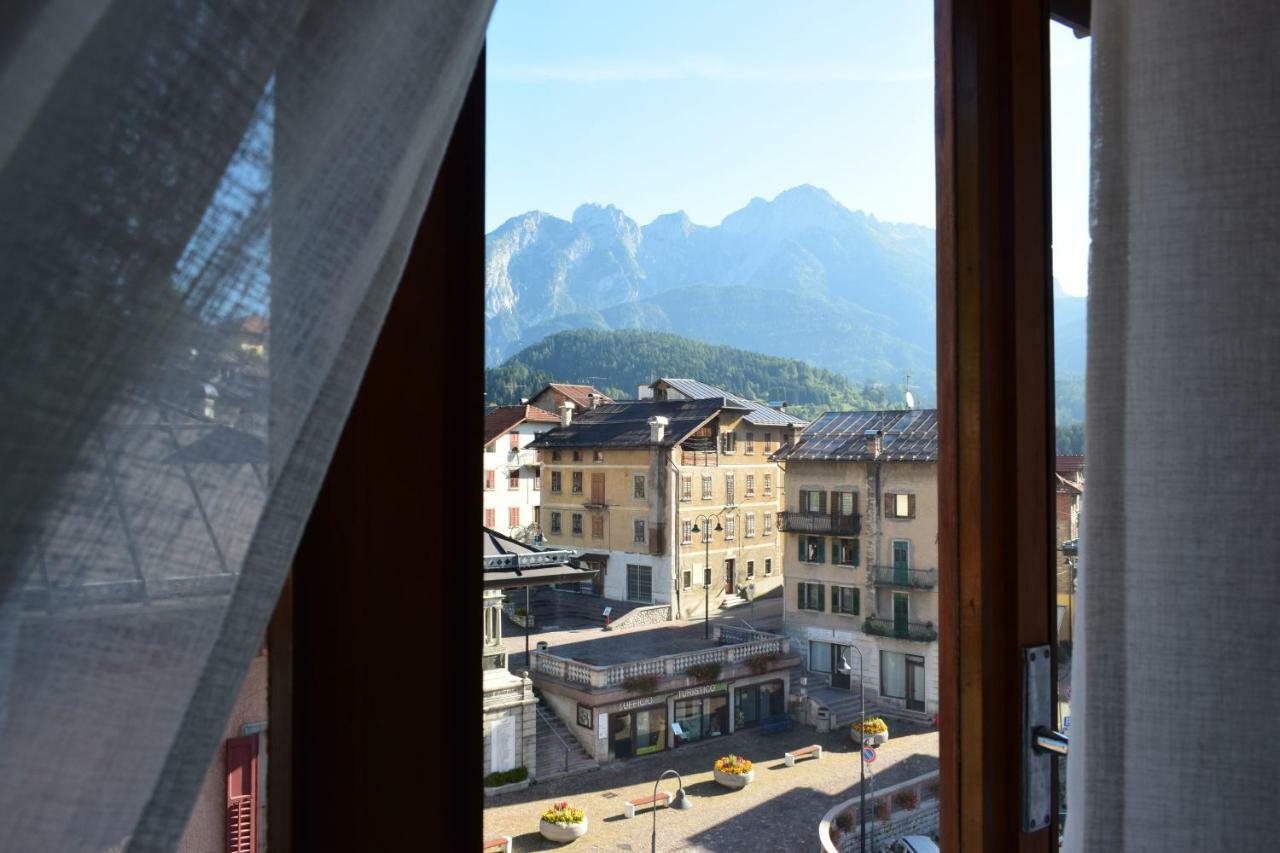 Lozzo Di Cadore - Dolomiti - Piazza IV Novembre Lozzo Cadore المظهر الخارجي الصورة